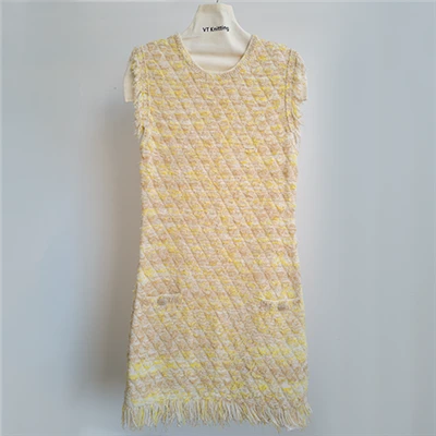 Vestido de lã com gola redonda